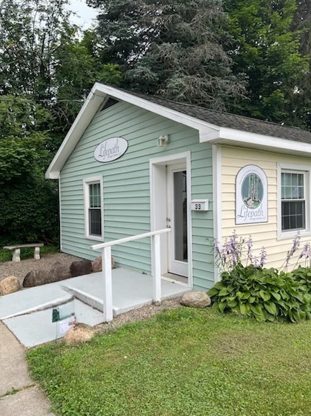 33 Pearl St, Springville, NY 14141