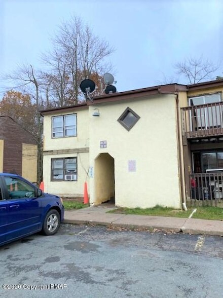 107 Snowshoe Ct Unit 201, Mount Pocono, PA 18344