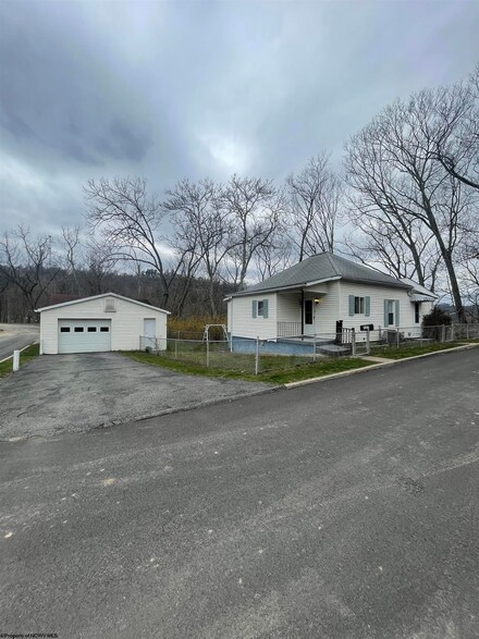 122 Kern Ave, Clarksburg, WV 26301