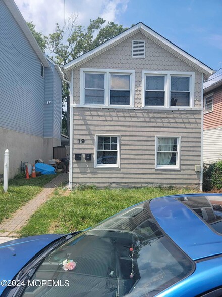 19 Grove Place, Keansburg, NJ 07734