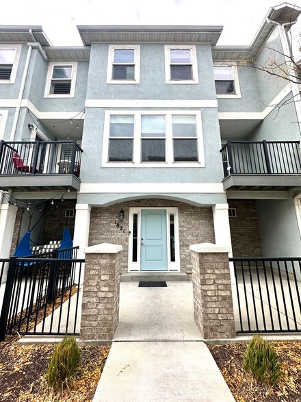 1821 W Torlundy Dr Unit 32, Riverton, UT 84065