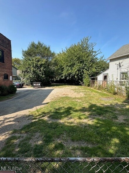 1768 W 38th St, Cleveland, OH 44113