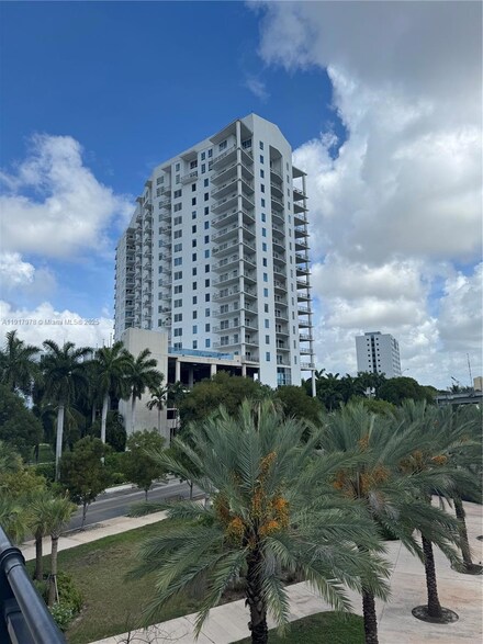 10 SW South River Dr Unit 712, Miami, FL 33130