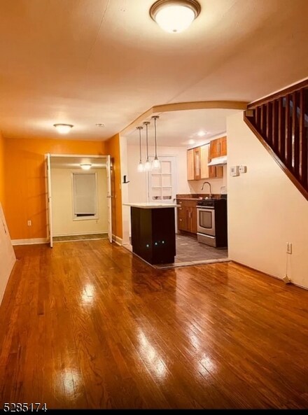 94 Macarthur Dr, Edison, NJ 08837