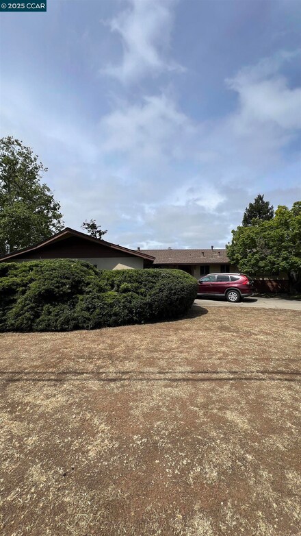1377 El Camino Dr, Clayton, CA 94517