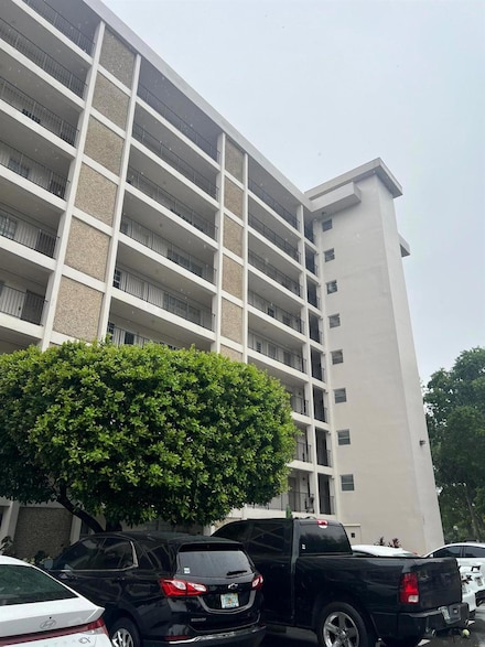 3300 N Palm Aire Dr Unit 901, Pompano Beach, FL 33069