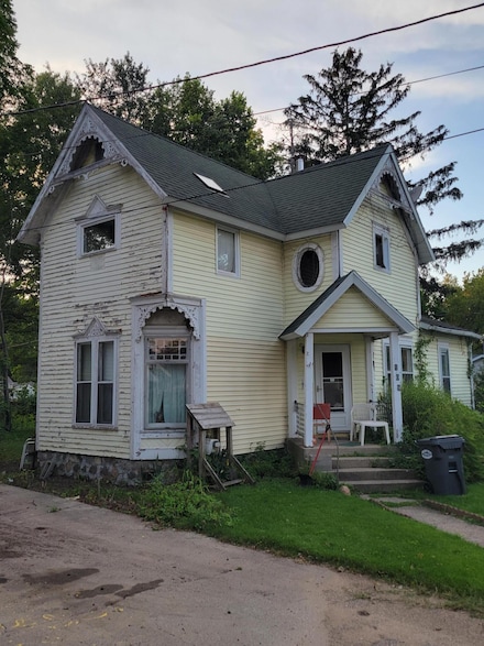 109 N 2nd St, Lawrence, MI 49064