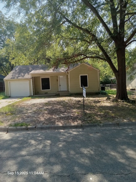 1012 Pecan Dr, Greenville, TX 75401