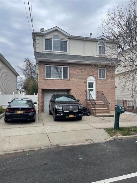 367 Netherland Ave, Staten Island, NY 10303