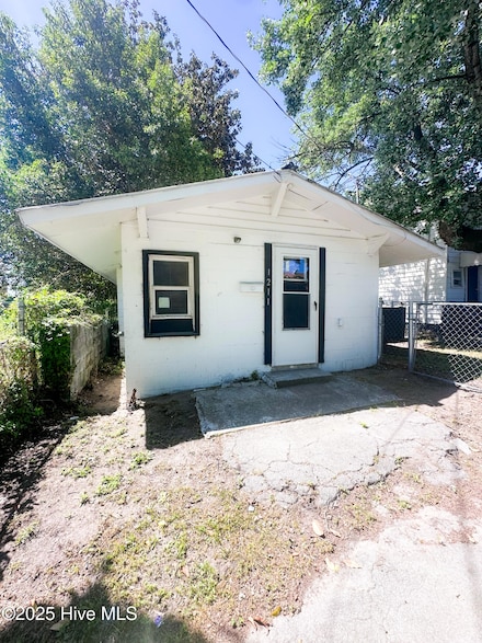 1211 Bay St, New Bern, NC 28560