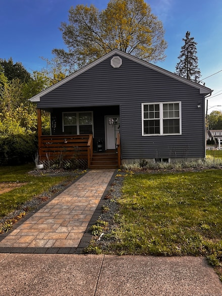 16 Songonosk St, Windsor, CT 06095