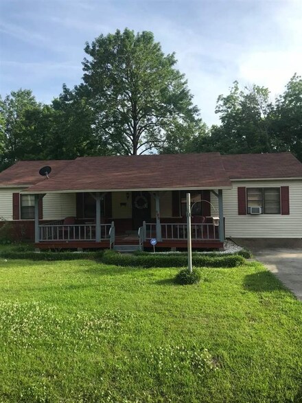 123 W 13th St, Yazoo City, MS 39194
