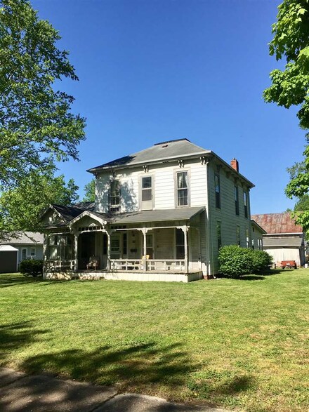 108 N Lafayette St, Worthington, IN 47471