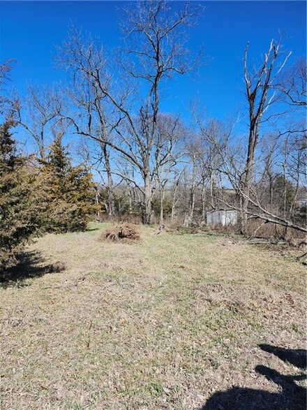 49 Oak Crest Dr, Linn Valley, KS 66040