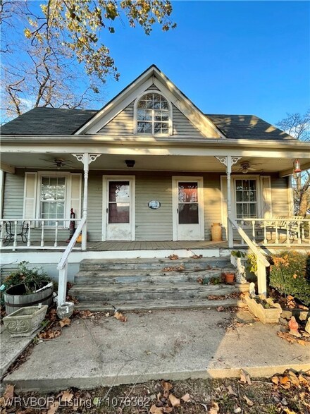 545 Sorghum Hollow Rd, New Blaine, AR 72851