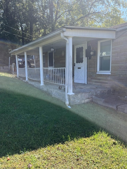 12 Pigott St, Shinnston, WV 26431