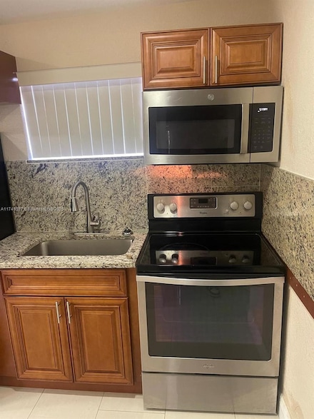 1163 NW 100th Terrace Unit R, Miami, FL 33150