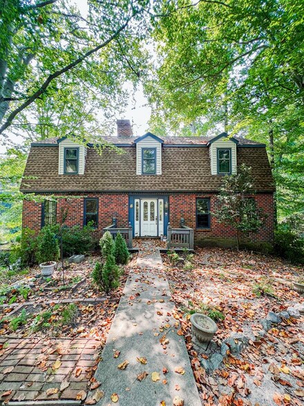 202 Skye Dr, Weems, VA 22576