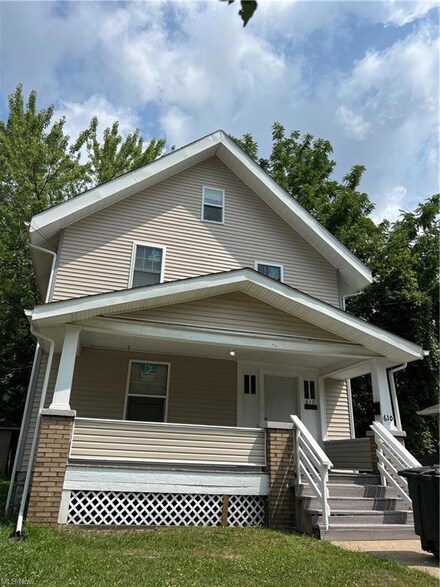 610 Fernwood Dr, Akron, OH 44320