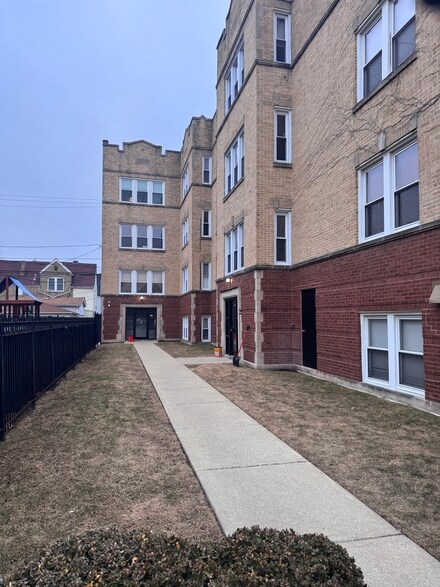 3040 W Diversey Ave Unit 1N, Chicago, IL 60647
