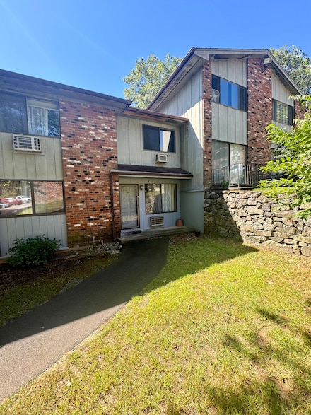 189 Kaynor Dr Unit C, Waterbury, CT 06708