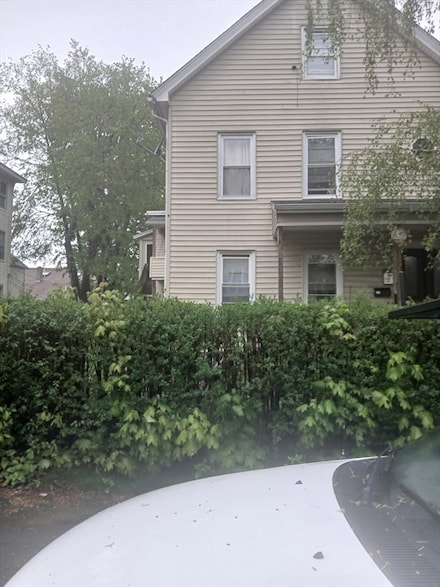 22 Florence St, Worcester, MA 01610