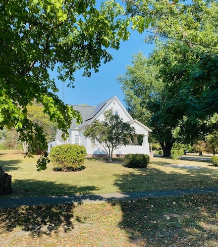 608 E North St, Kansas, IL 61933