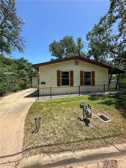 2405 Staunton Dr, Bryan, TX 77803