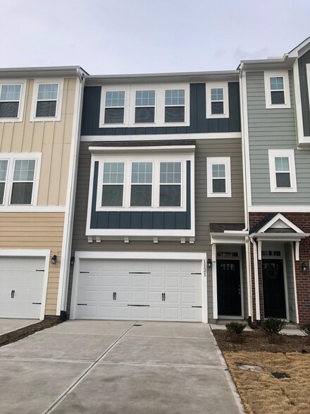 1121 Commack Dr, Durham, NC 27703