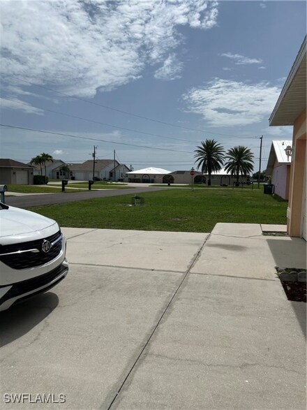 281 SW 3rd Terrace, Cape Coral, FL 33991