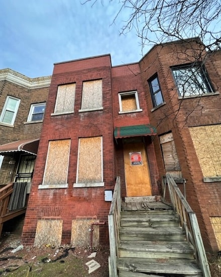 372 E 69th St, Chicago, IL 60637