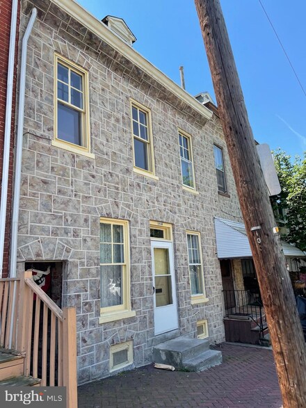 1046 Elm St, Reading, PA 19604
