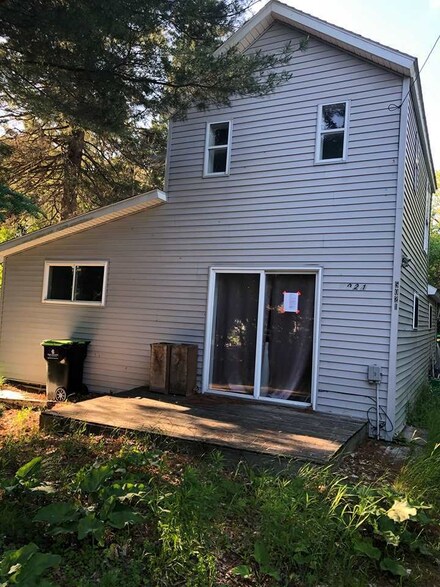 5021 Warren St, Conway, MI 49722