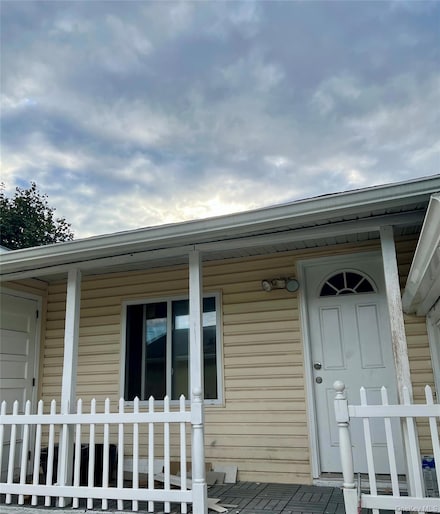 32 Wellington St Unit 1, Hempstead, NY 11550