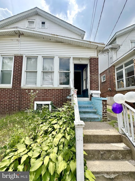913 Adeline St, Trenton, NJ 08610