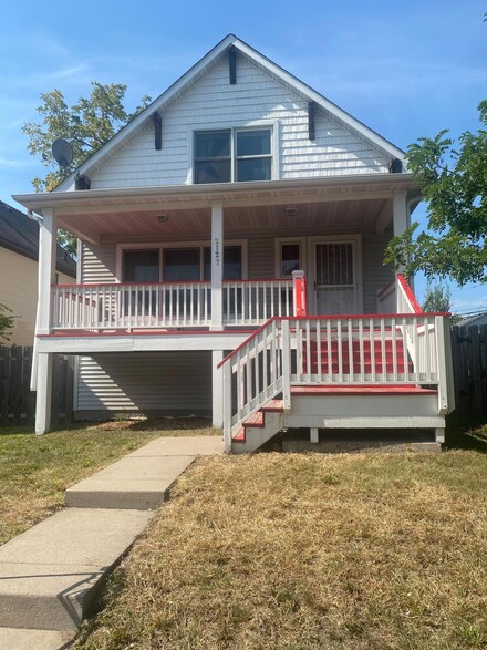 2127 Penn Ave N, Minneapolis, MN 55411