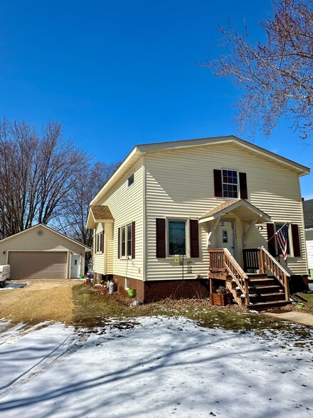 1140 10th Ave, Baldwin, WI 54002