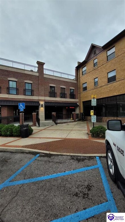 80 2C Public Square, Elizabethtown, KY 42701