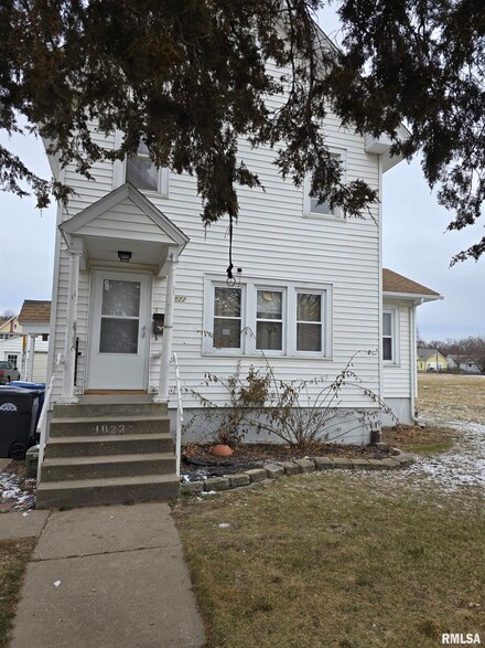 1022 8th Ave S, Clinton, IA 52732