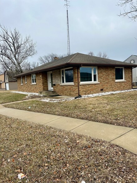 2296 W Bourbonnais St, Kankakee, IL 60901