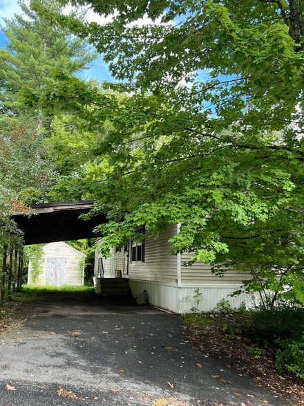 21 Winding Hill, Brattleboro, VT 05301