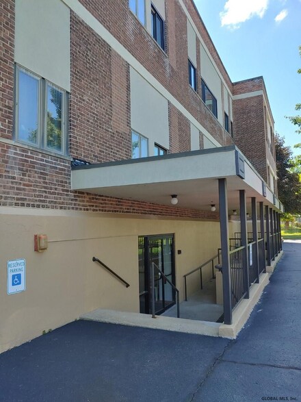 222 S Ten Broeck St Unit 21, Schenectady, NY 12302