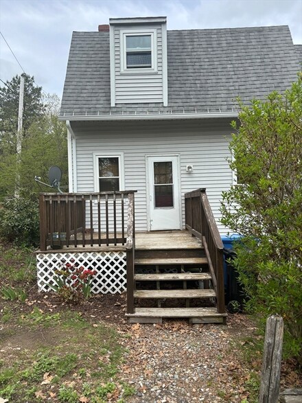 296 Creek St, Wrentham, MA 02093
