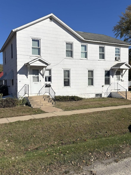 506 Commercial St, Central City, IA 52214