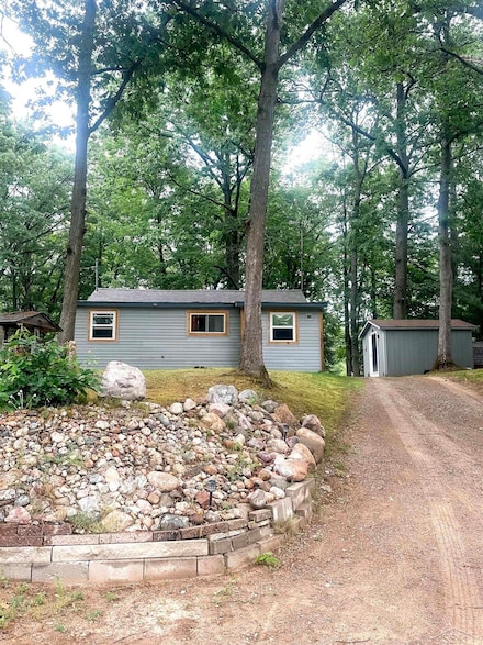 992 Lake St, Harrison, MI 48625