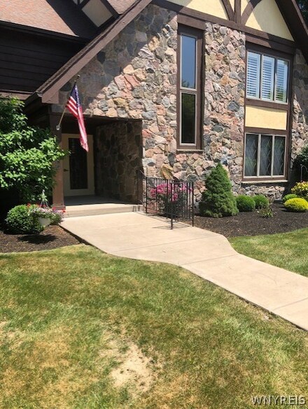 5291 Chestnut Ridge Rd Unit D, Orchard Park, NY 14127