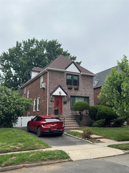 152 Bixley Heath, Lynbrook, NY 11563