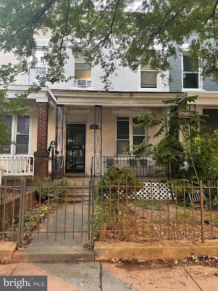 604 Irving St NW, Washington, DC 20010