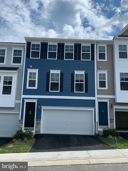 3969 Shire Meadow Ln, Triangle, VA 22172