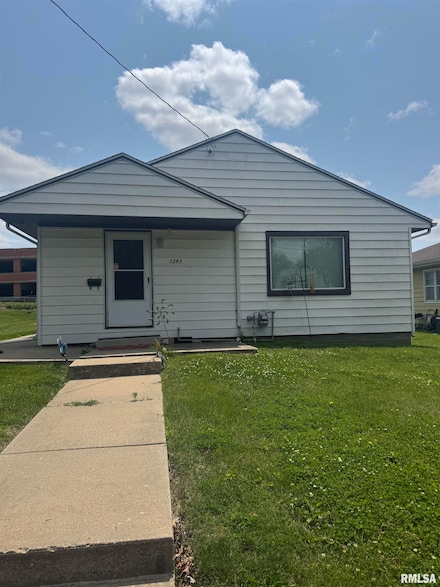 1243 E Dover Ct, Davenport, IA 52803